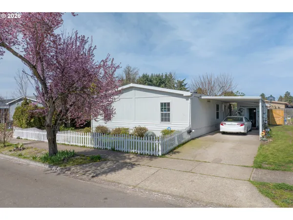 $240,000 | 538 Lochaven Avenue, Springfield, OR 97477