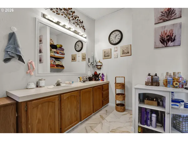 $240,000 | 538 Lochaven Avenue, Springfield, OR 97477