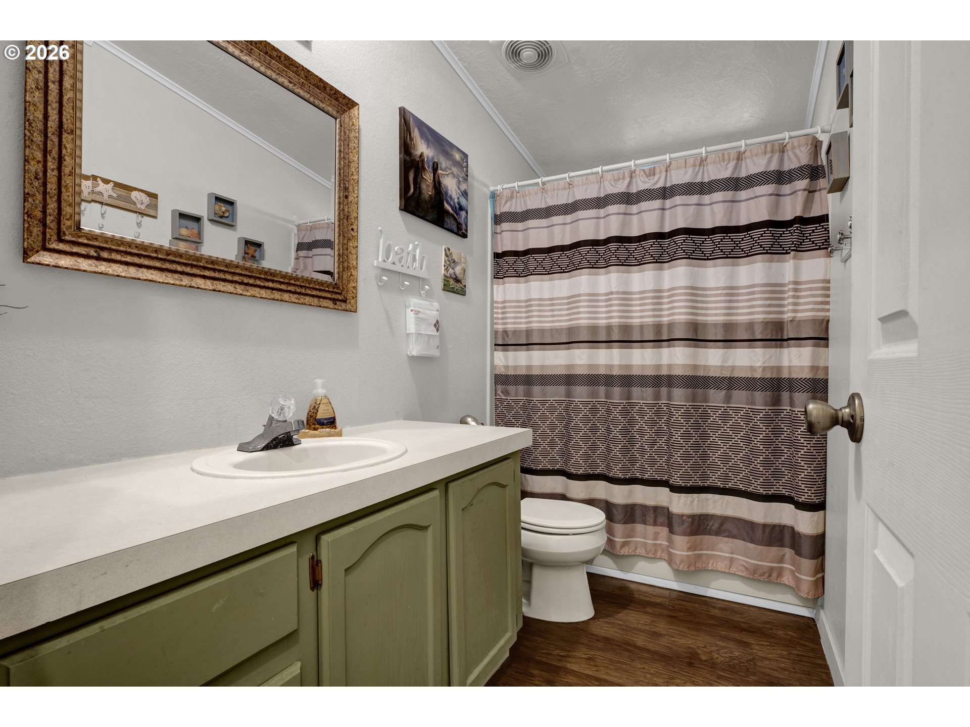 538 Lochaven Avenue Springfield, OR 97477 - Photo 24 of 41 Bathroom