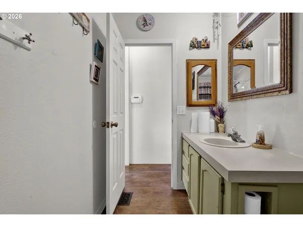 $240,000 | 538 Lochaven Avenue, Springfield, OR 97477