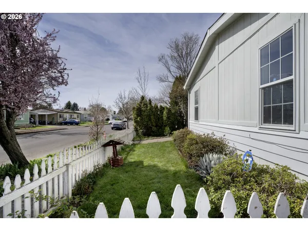 $240,000 | 538 Lochaven Avenue, Springfield, OR 97477