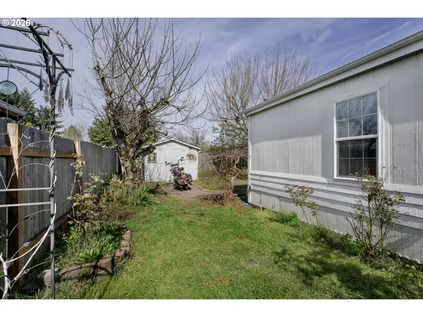 $240,000 | 538 Lochaven Avenue, Springfield, OR 97477