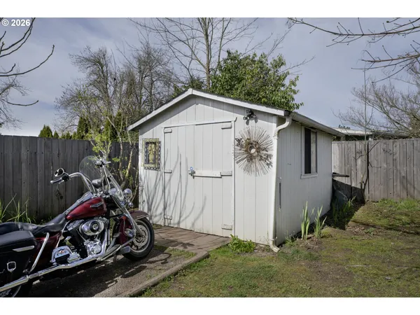 $240,000 | 538 Lochaven Avenue, Springfield, OR 97477