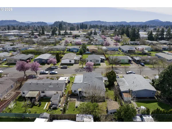 $240,000 | 538 Lochaven Avenue, Springfield, OR 97477