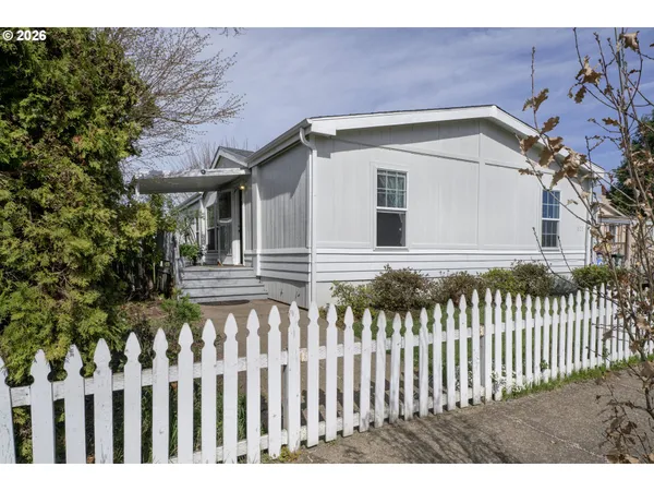 $240,000 | 538 Lochaven Avenue, Springfield, OR 97477