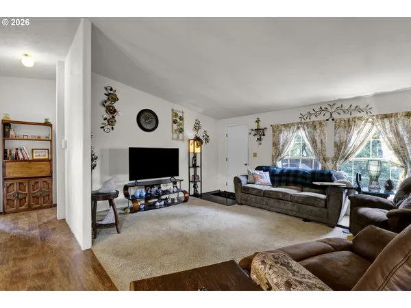 $240,000 | 538 Lochaven Avenue, Springfield, OR 97477