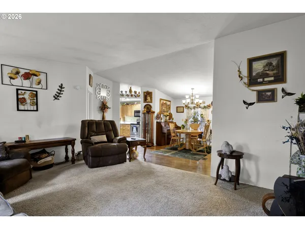 $240,000 | 538 Lochaven Avenue, Springfield, OR 97477