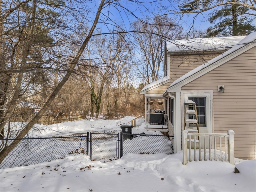 1 Poplar Road Halifax, MA 02338 - Photo 4 of 29