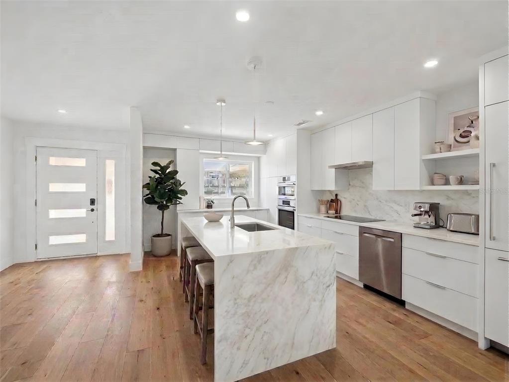 525 Sloop Lane Longboat Key, FL 34228 - Photo 10 of 31 Gallery Image 10