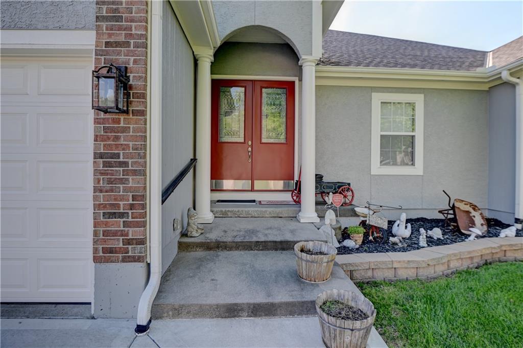 1018 North Old Mill Road Independence, MO 64056 - Photo 2 of 55