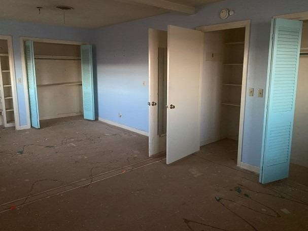 682 County Road 1038 Muleshoe, TX 79347 - Photo 5 of 23 an empty room that has a grey walls