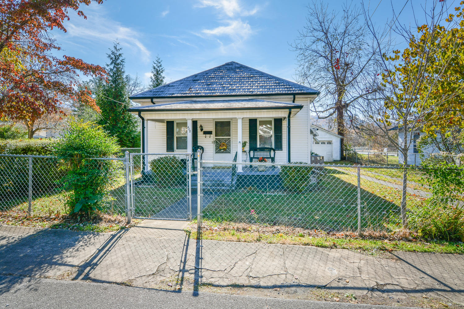 408 Walnut Street Erwin, TN 37650 - Photo 1 of 30 408 Walnut front center