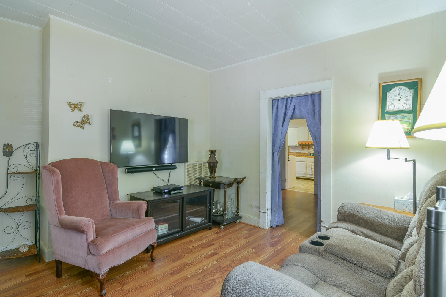 408 Walnut Street Erwin, TN 37650 - Photo 14 of 30 408 Walnut living room 2