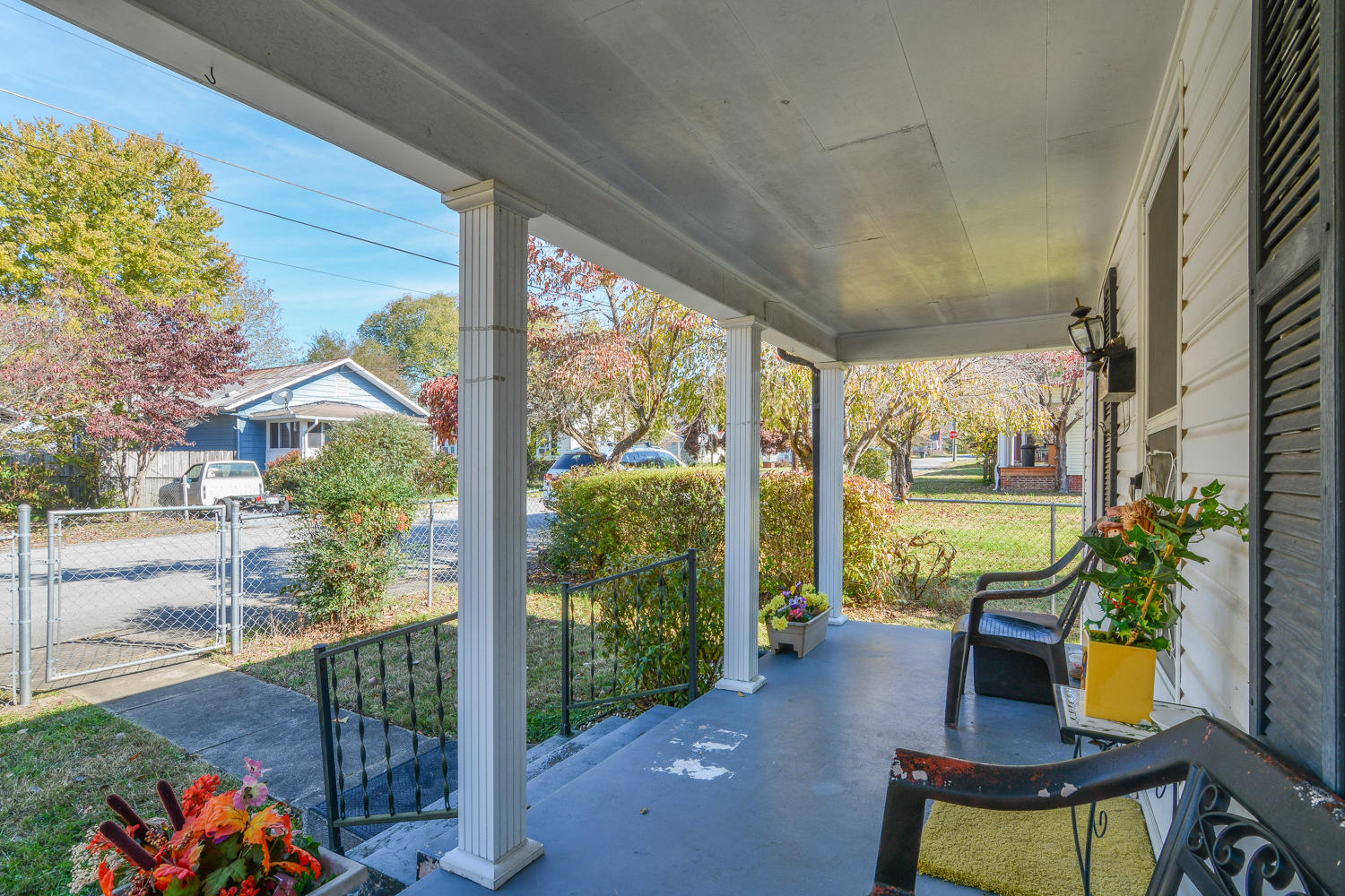 408 Walnut Street Erwin, TN 37650 - Photo 4 of 30 408 Walnut front porch 2