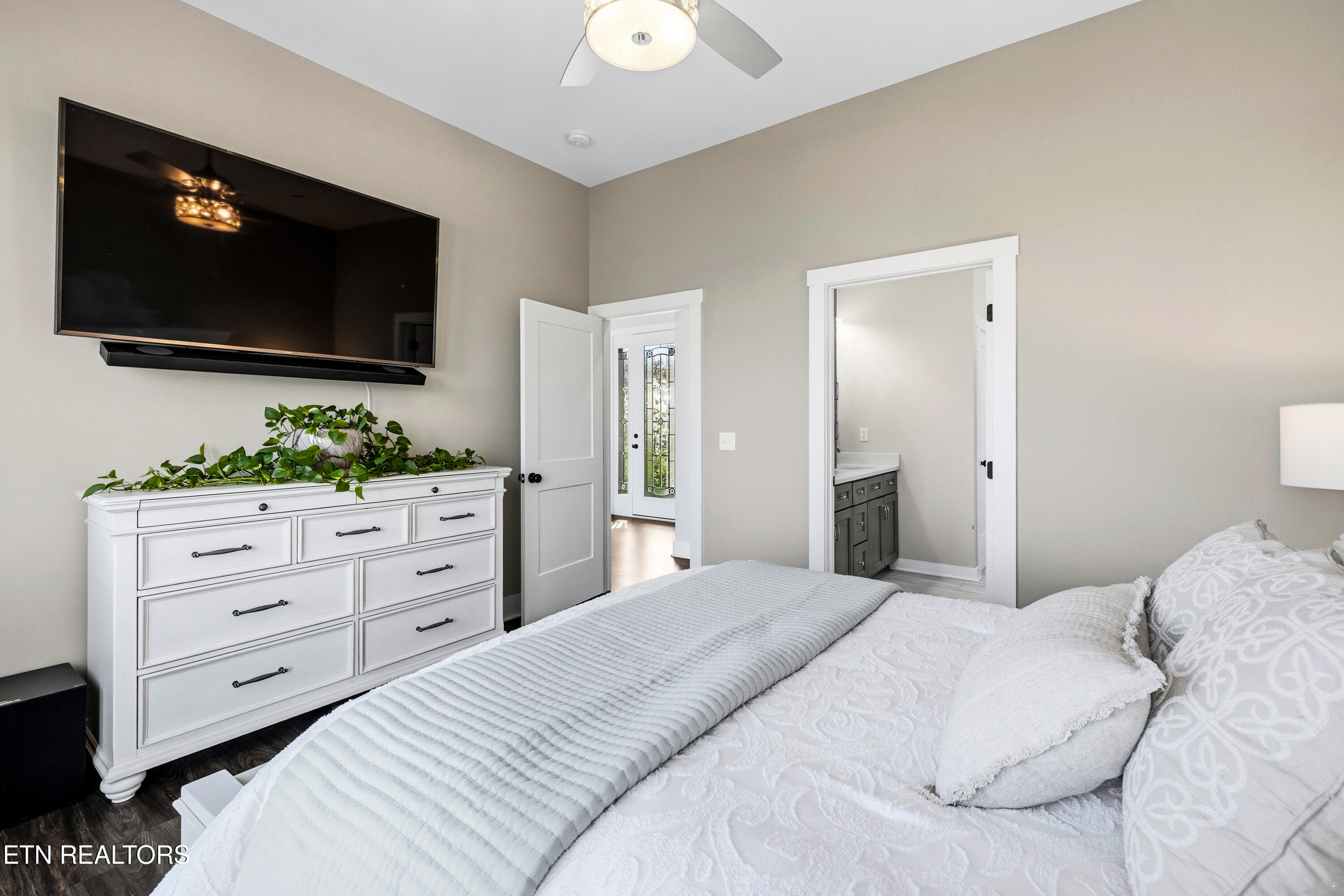 3385 Russell Brothers Road Sharps Chapel, TN 37866 - Photo 21 of 59 Primary Bedroom Suite