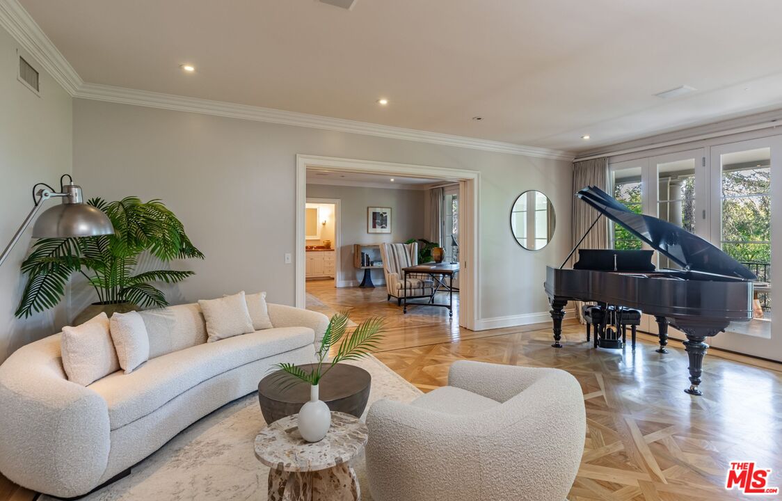 10911 Chalon Road Los Angeles, CA 90077 - Photo 36 of 43