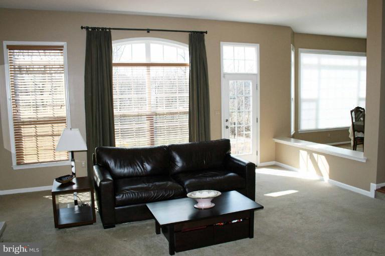 6900 Granite Ridge Court Baltimore, MD 21209 - Photo 12 of 30 Living Room