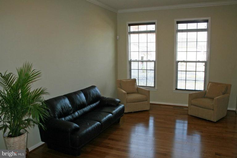 6900 Granite Ridge Court Baltimore, MD 21209 - Photo 20 of 30 Living Room