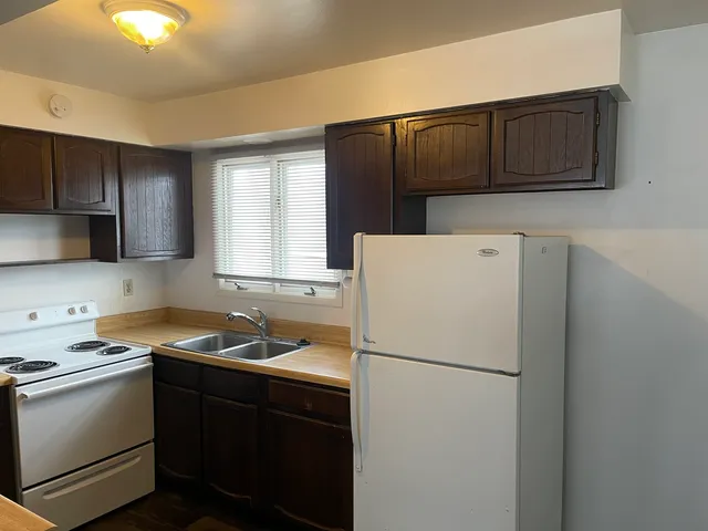 $1,350 | 650 North 11th Street, DeKalb, IL 60115