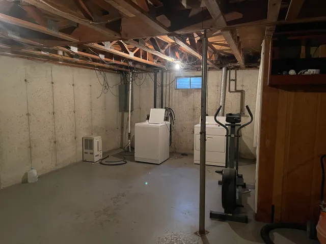 $1,350 | 650 North 11th Street, DeKalb, IL 60115