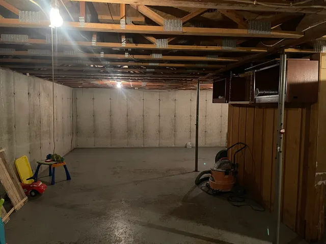 $1,350 | 650 North 11th Street, DeKalb, IL 60115