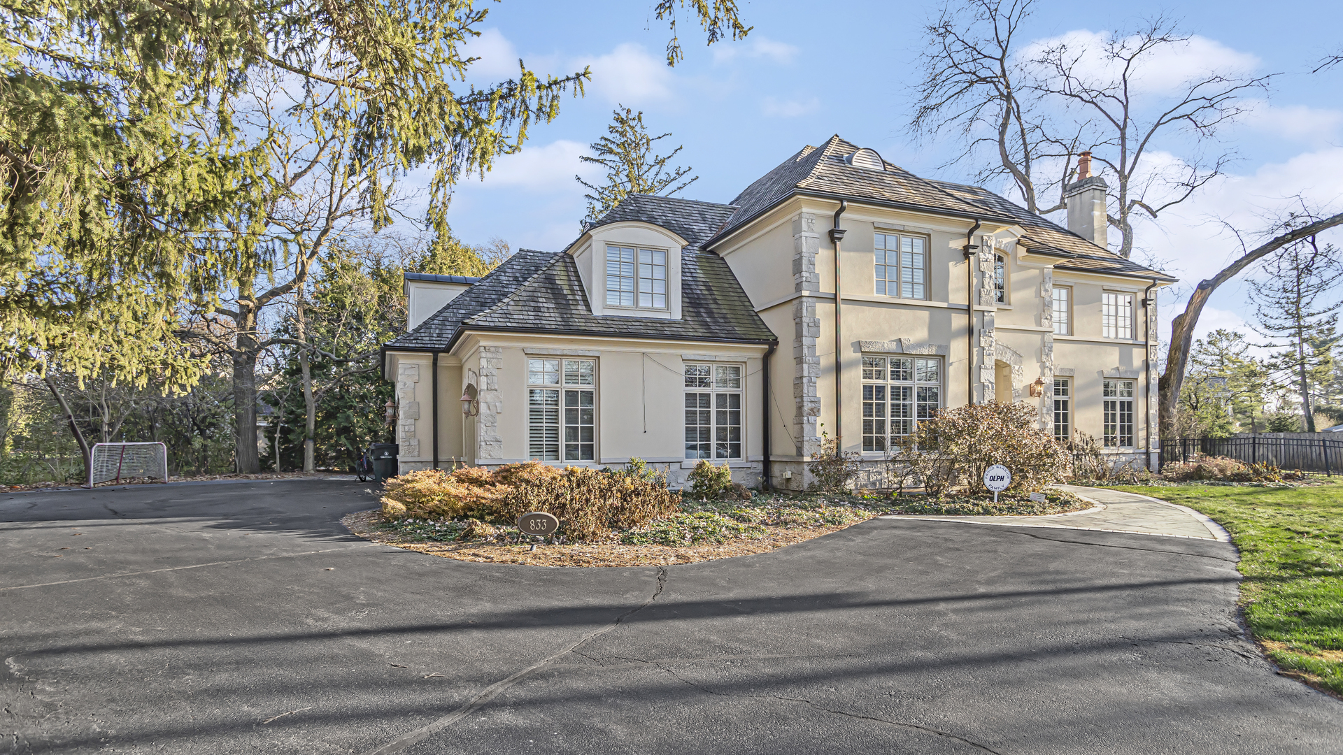 833 Chatham Road Glenview, IL 60025 - Photo 3 of 50 a front view of a house