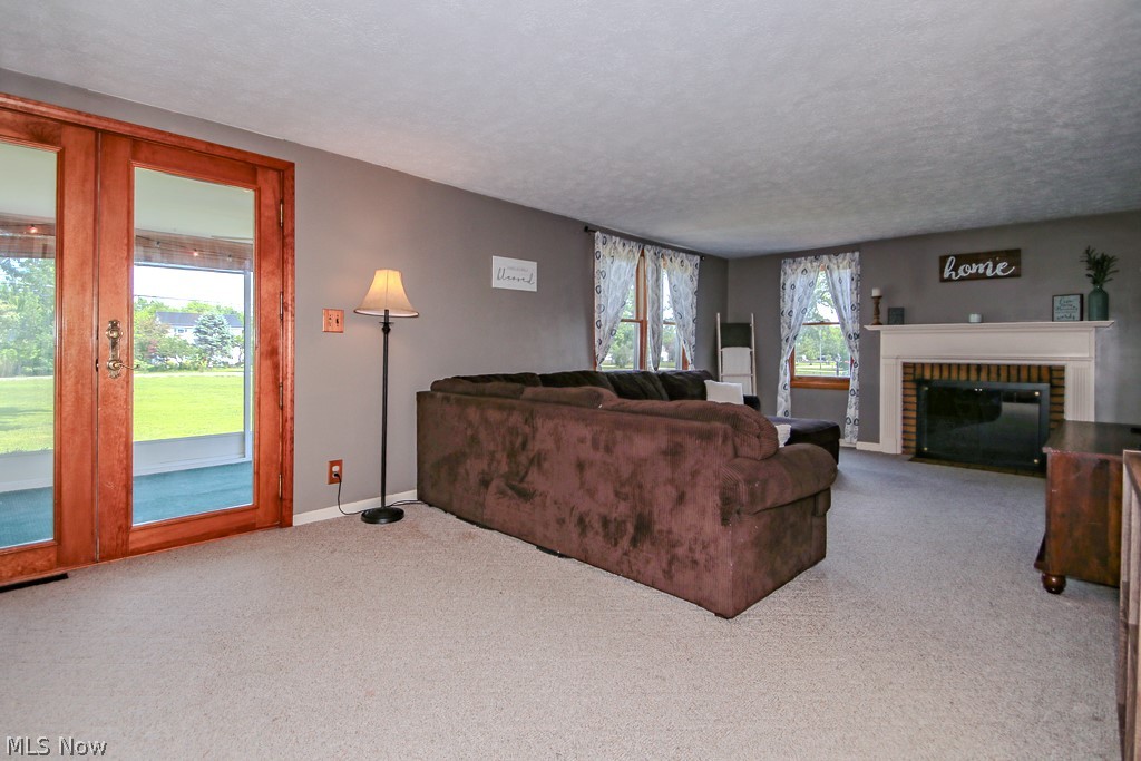 7600 Kniffen Road Painesville, OH 44077 - Photo 18 of 36 Gas fireplace