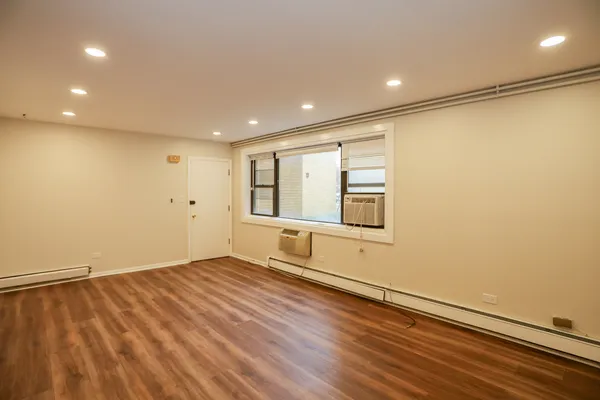 $2,000 | 9020 Lamon Avenue, Unit GW, Skokie, IL 60077