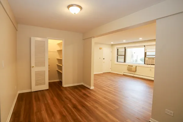 $2,000 | 9020 Lamon Avenue, Unit GW, Skokie, IL 60077