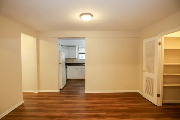 $2,000 | 9020 Lamon Avenue, Unit GW, Skokie, IL 60077