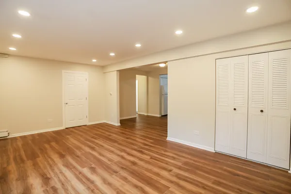 $2,000 | 9020 Lamon Avenue, Unit GW, Skokie, IL 60077