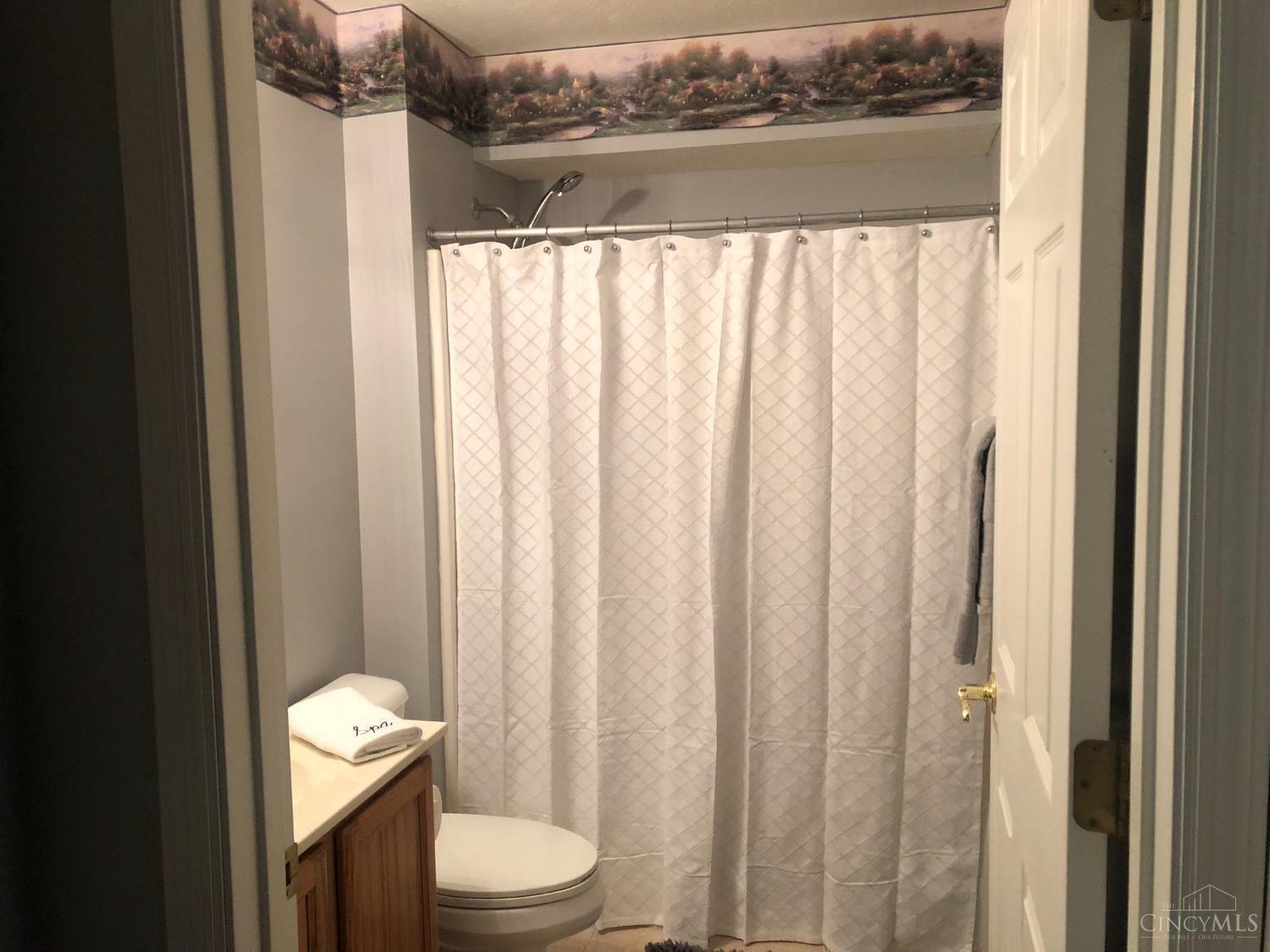 827 Neeb Road, Unit 2 Cincinnati, OH 45233 - Photo 5 of 12 Gallery Image 5