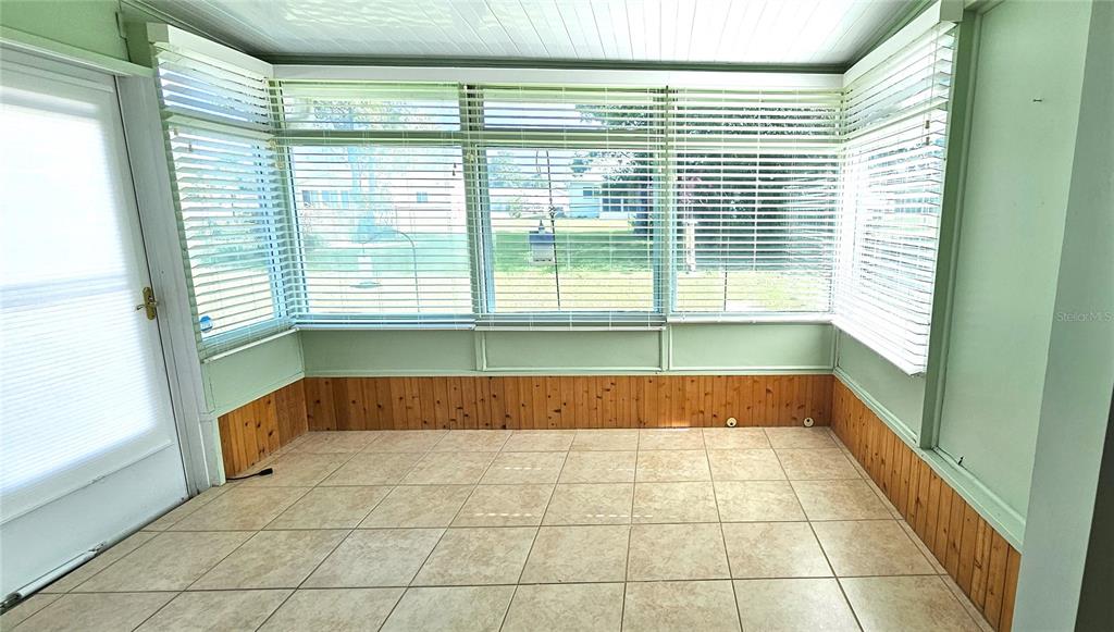 8274 Southwest 106th Place Ocala, FL 34481 - Photo 11 of 40 a bathroom with a bathtub and window