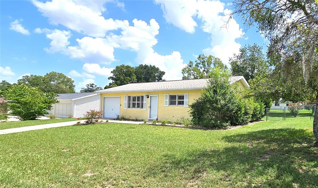 8274 Southwest 106th Place Ocala, FL 34481 - Photo 5 of 40 a front view of house with yard and green space