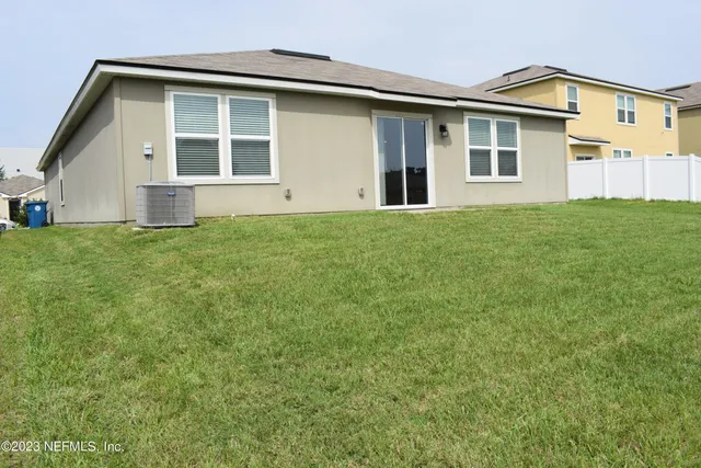 a view of a house with a backyard