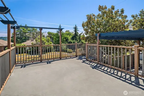 $1,250,000 | 2600 West Howe Street, Seattle, WA 98199