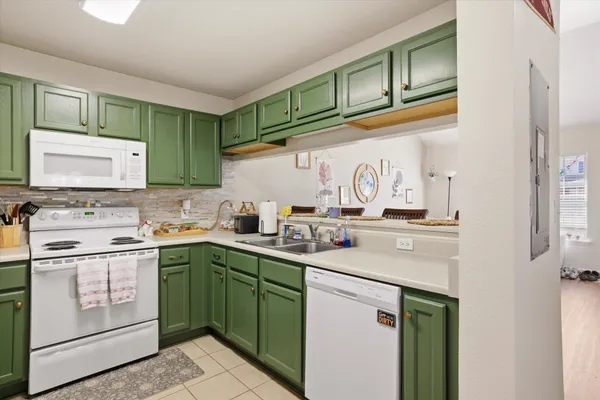 $179,900 | 4434 Gearhart Road, Unit 1704, Tallahassee, FL 32303