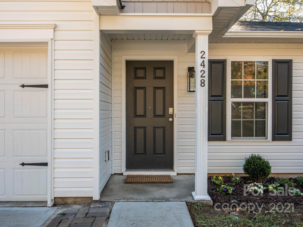 2428 Hart Road Charlotte, NC 28214 - Photo 3 of 38 Gallery Image 3