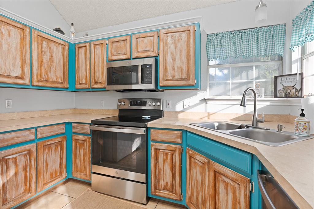 410 South Cleburne Whitney Road Rio Vista, TX 76093 - Photo 12 of 27