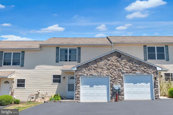 $375,000 | 2584 Daniels Lane, Quakertown, PA 18951