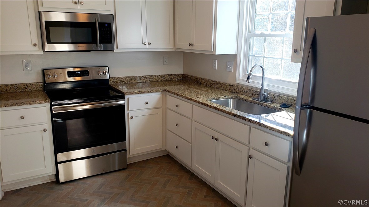 5030 Alberta Road Chesterfield, VA 23832 - Photo 8 of 19 a kitchen with granite countertop white cabinets and stainless steel appliances