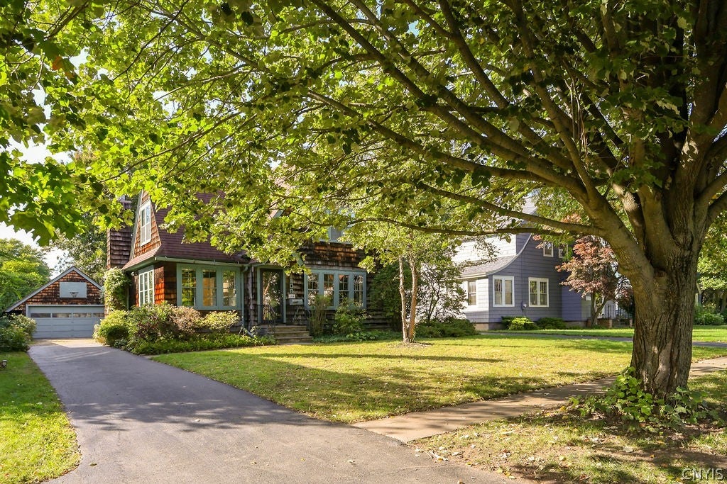 108 Dewittshire Road Syracuse, NY 13214 - Photo 4 of 39 Gallery Image 4