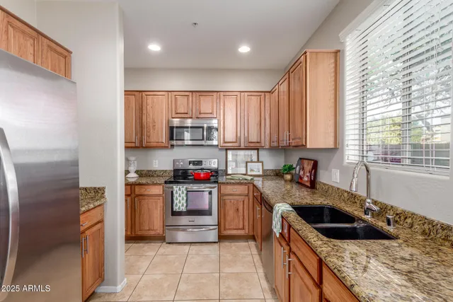 $1,800 | 15240 North 142nd Avenue, Unit 1011, Surprise, AZ 85379