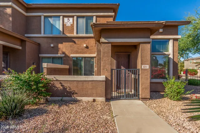 $1,800 | 15240 North 142nd Avenue, Unit 1011, Surprise, AZ 85379