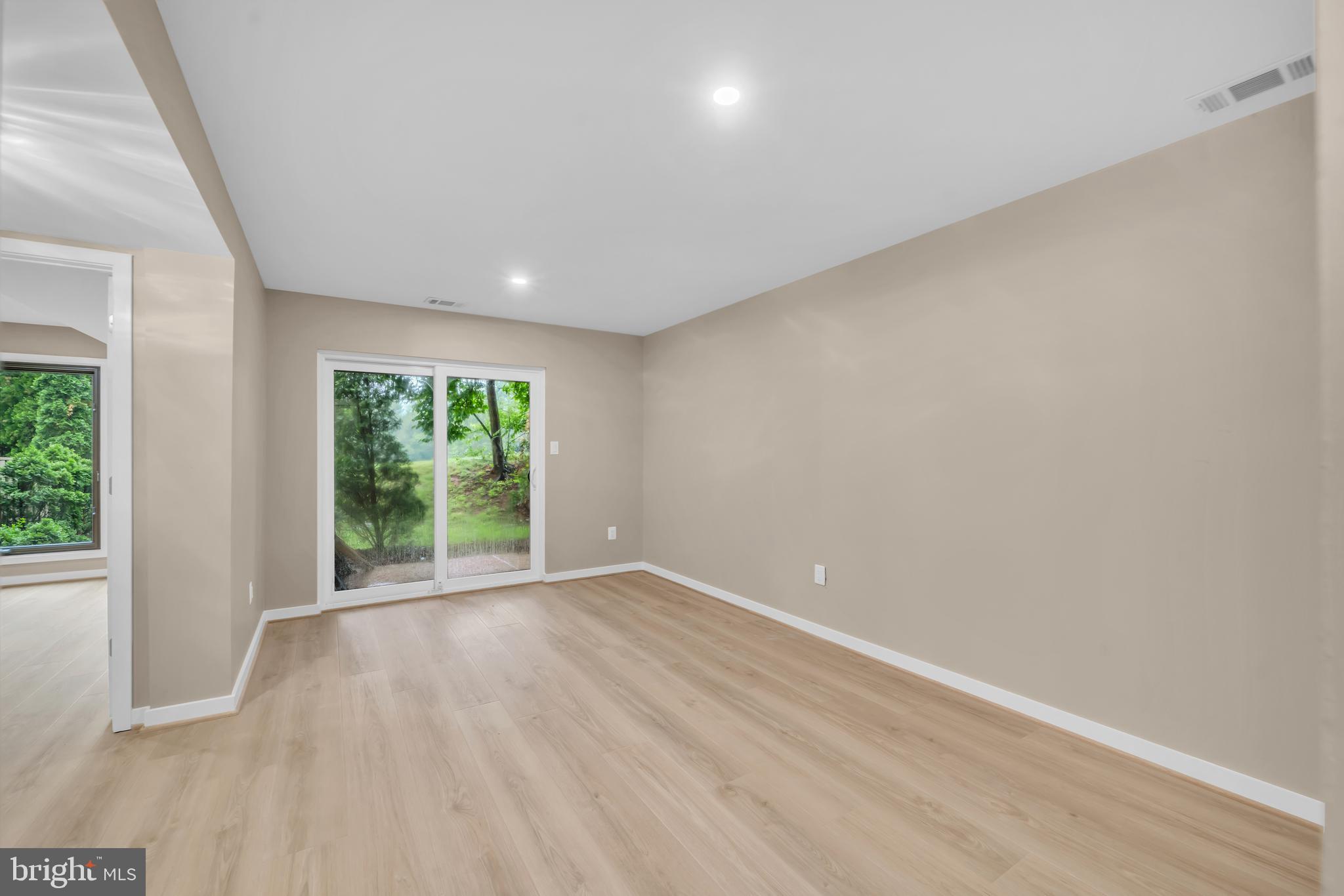 1806 North Shore Court Reston, VA 20190 - Photo 40 of 58 Large lower level living area