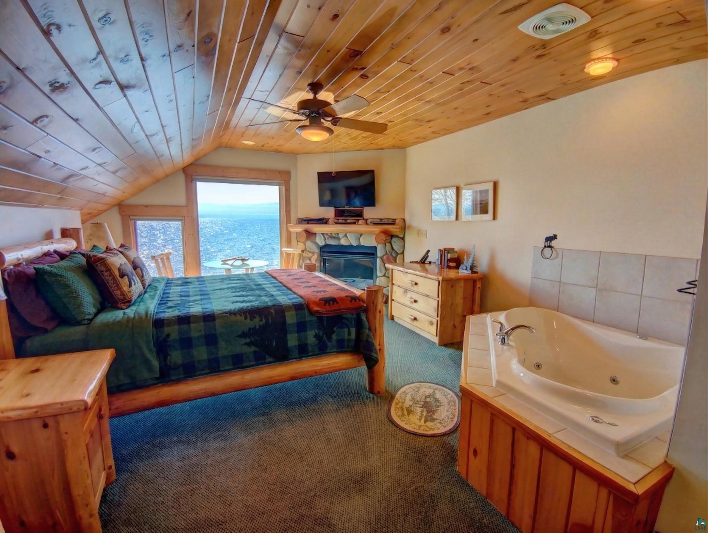 2826 Highway 61, Unit 460 Two Harbors, MN 55616 - Photo 13 of 20