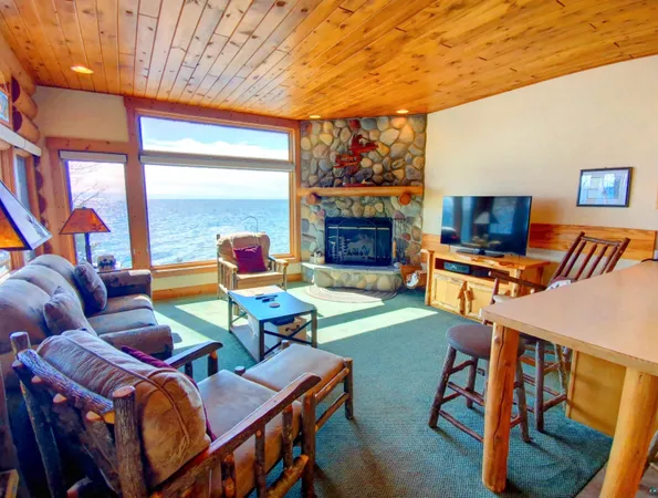 $640,000 | 2826 Highway 61, Unit 460, Two Harbors, MN 55616
