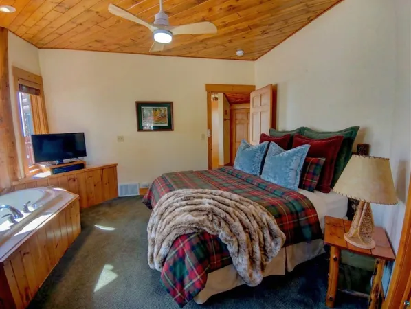 $640,000 | 2826 Highway 61, Unit 460, Two Harbors, MN 55616
