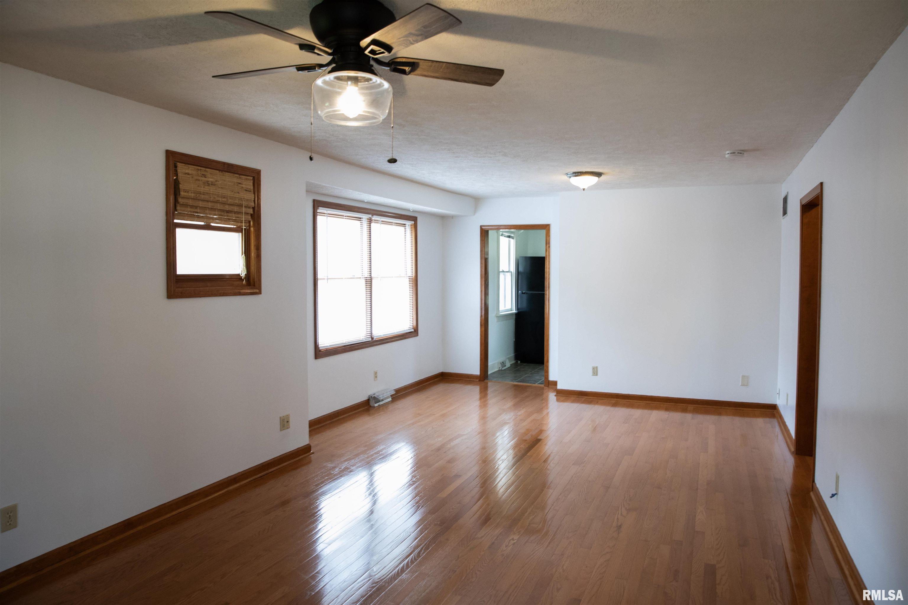 1817 South Pasfield Street Springfield, IL 62704 - Photo 3 of 18