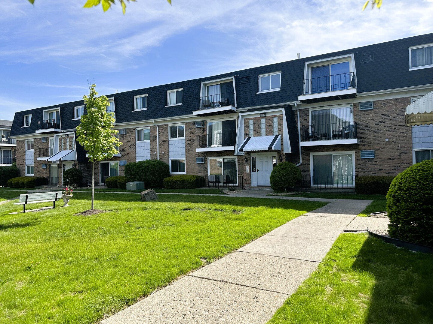 10324 Ridgeland Avenue, Unit 203 Chicago Ridge, IL 60415 - Photo 3 of 17